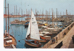CPSM Voilier Dans Le Port De Sète. - Velieri