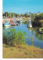 CPSM Chalutiers Dans Le Port De La Tremblade. - Fishing Boats