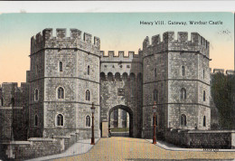 DB95. Vintage Postcard.  Henry VIII Gateway, Windsor Castle, Berkshire. - Windsor Castle