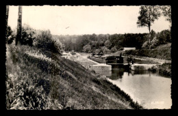 08 - LE CHESNE - ECLUSES 1-2-3 DE LA VALLEE DE MONTGON - PENICHE ONDINE - CANAL - Le Chesne