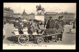 69 - LYON - LA PLACE BELLECOUR - LE SPORT ENFANTIN - ANE ATTELE - Lyon 3