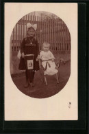Foto-AK Mädchen Mit Geschwisterchen Beim Schulanfang, 1922  - Eerste Schooldag