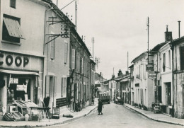 16 BAIGNES - Rue De La Libération - CPSM GF - TTB - Autres & Non Classés