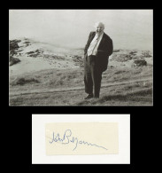 John Betjeman (1906-1984) - English Poet - Rare Signed Sticker + Photo - 1983 - Writers