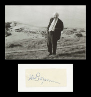 John Betjeman (1906-1984) - English Poet - Rare Signed Sticker + Photo - 1983 - Scrittori
