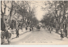 R20- SIDI BEL ABBES (ALGERIE) LA  RUE PRUDHOM - (ANIMEE - HABITANTS - 2 SCANS) - Sidi-bel-Abbès