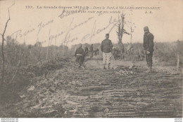 I1- 80) GUERRE 1914 - 15 DANS LE NORD A VILLERS BRETONNEUX - REFECTION D'UNE ROUTE PAR NOS SOLDATS - 2 SCANS - Villers Bretonneux
