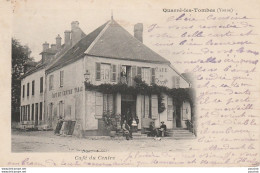 I3- 89) QUARRE LES TOMBES (YONNE) CAFE DU CENTRE - (ANIMEE - PERSONNAGES - OBLITERATION DE 1904 -  2 SCANS) - Quarre Les Tombes