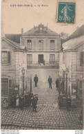 J4- 77) LIZY SUR OURCQ - LA MAIRIE - (TRES ANIMEE - ENFANTS - ECOLIERS - HABITANTS) - Lizy Sur Ourcq