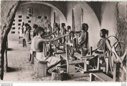 L15- OUAGADOUGOU - LES APPRENTIS AFRICAINS A LA MISSION CATHOLIQUE - (OBLITERATION DE 1958 - 2 SCANS) - Burkina Faso
