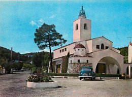 Automobiles - Les Issambres - L'Eglise Du Village Provençal - CPM - Voir Scans Recto-Verso - Turismo