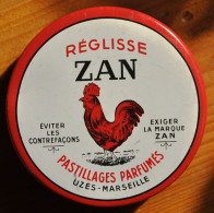 Ancienne Boite Pastilles Réglisse Zan Tôle Lithographiée Bonbon Uzès Marseille - Boxes