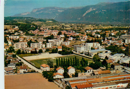 38* ST MARCELLIN    Vue Generale  - Le Stade  (CPM 10x15cm)           RL17,0581 - Saint-Marcellin