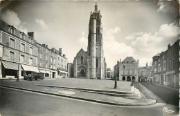 79* BRESSUIRE  Place Eglise St Denis       (CPSM 9x14cm)  RL28,0313 - Bressuire