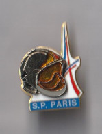 PIN'S   THEME  POMPIERS  DE PARIS  LA TOUR EIFFEL - Brandweerman