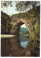 07 Les Gorges De L'ardeche - Le Pont D'arc  Creuse Par Les Eaux Dans Le Rocher - Vallon Pont D'Arc