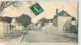 33470 - CHABLIS - LA PLACE DE LA REPUBLIQUE ET LA RUE AUXERROISE - Chablis