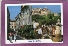 06 ANTIBES La Rue Clémenceau Le Vieil Antibes Et Pittoresque Marché Provençal - Antibes