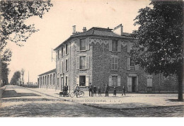 93 . N°53172. STAINS. Ecole De Fille Et Avenue Hainguerlot - Stains