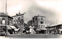 93 .n°109249.  Romainville . Place Carnot .restaurant Le Soleil .cpsm . - Romainville