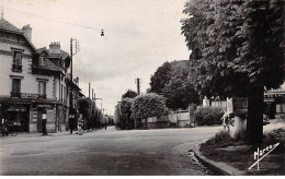 94 - Villeneuve Le Roi - SAN23226 - Place De La République Et Avenue Du Maréchal Lyautey - CPSM 14X9 Cm - Villeneuve Le Roi