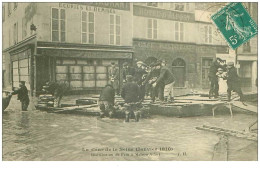 94.MAISON-ALFORT.n°28985.DISTRIBUTION DU PAIN.INONDATIONS JANCIER 1910 - Maisons Alfort