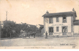 89 .n°110499 .  Aillant Sur Tholon . Attelage . La Gare . - Aillant Sur Tholon