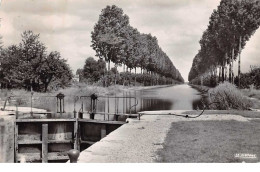 89 . N°101716  . Cpsm .9x14 Cm  . Migennes .le Canal De Bourgogne . - Migennes