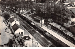 91 .n°109135.   Saint Genevieve Dees Bois . La Gare .train .vue Generale Aerienne  . - Sainte Genevieve Des Bois