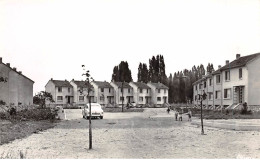 91 .n°110529 . Bretigny Sur Orge . Voiture .cite Des Cochets .cpsm . - Bretigny Sur Orge