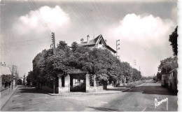 91 . N°101720  . Cpsm .9x14 Cm  . Yerres .l Auberge Les Camaldules . - Yerres