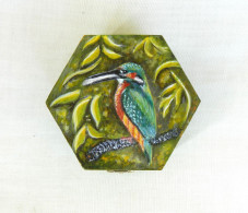 KINGFISHER BIRD Hand Painted On A Wooden Trinket Box - 6.5 Cm X 7 Cm - Boxes