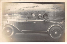 Automobiles - N°69858 - Enfants Dans Une Voiture - Carte Photo - Turismo