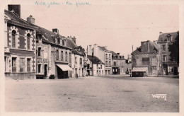 Sarzeau - La Place  - CPSM°J - Sarzeau