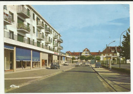 95 . TAVERNY . AVENUE DE VERDUN . COMMERCE . VOITURE DS . PEUGEOT 404 - Taverny