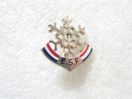 NO PIN'S   BROCHE   ESF   ECOLE DE SKI FRANÇAISE - Invierno