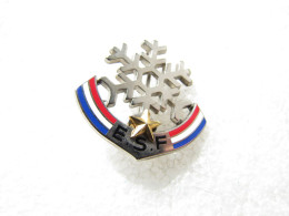 NO PIN'S   BROCHE   ESF  1 ETOILE  ECOLE DE SKI FRANÇAISE   Signé FOURNIER - Sports D'hiver