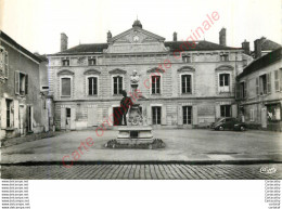 91.  LONGJUMEAU .  Hôtel De Ville Et Le POstillon . - Longjumeau