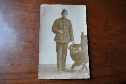 CPA Photo Carte Postale Ancienne Militaire En Uniforme Posant Fauteuil Gants Soldat Soldaat Uniform Armée Belge Calot - Personen