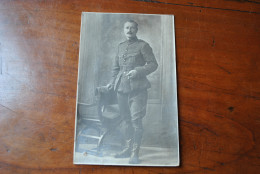 CPA Photo Carte Postale Ancienne Militaire En Uniforme Posant Cigarette Soldat Soldaat Uniform Armée Belge Infanterie? - Personen