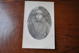 CPA Photo Carte Postale Ancienne Militaire Posant Uniforme Casque Soldat Soldaat Uniform Armée Belge Infanterie? Manteau - Personen