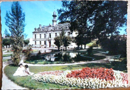 SAINT YRIEIX LE JARDIN PUBLIC ET L'HOTEL DE VILLE CARTE DE 1960 - Saint Yrieix La Perche