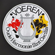 AUTOCOLLANT OUDE HARMONIE SINT CECILIA - VOEREN - LES FOURONS - BELGIQUE BELGIË BELGIUM - FANFARE MUSIQUE LYRE - Pegatinas