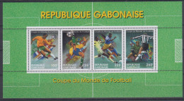 GABON 1998 FOOTBALL WORLD CUP S/SHEET AND 4 STAMPS - 1998 – France