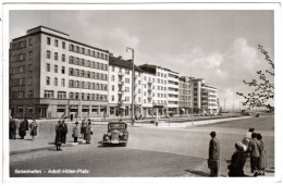 Gotenhafen, Adolf-Hitler-Platz M. Personen U. Oldtimer, 1941 Gebr. Danzig Sw-AK - Ehemalige Dt. Kolonien