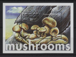 Dominica - 2001 Mushrooms Block (1) MNH__(TH-24406) - Dominica (1978-...)