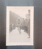 FOTOGRAFIA ORIGINALE FIORENZO MAGNI GIRO D ITALIA 1951 TAPPA DOLOMITI MISURE 7,5CM X 10,5CM - Deportivo