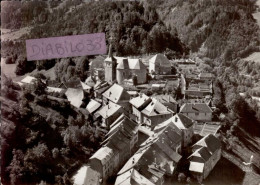 LE CHATELARD-EN-BAUGES        ( SAVOIE )    EN AVION AU-DESSUS DE  . . .  LE BOURG - Le Chatelard