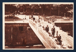 Roumanie. Olanesti ( Râmnicu Vâlcea). Station Thermale, Eaux Curatives. Promeneurs Dans Le Parc. - Romania