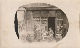 Carte-Photo, Vitrine De Magasin, Spécialité De Faulx Et De Sécateurs - Artisanat